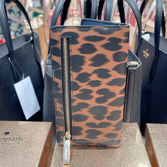 Kate Spade Schuyler Large Slim Bifold Wallet
COLOR:
Multi
NWT - Picture 7 of 16